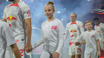 Cover Einlaufkinder Heimspiel gegen Bayern München